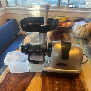 Omega Juicer